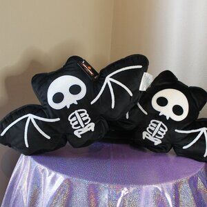 Jack O'Lantern Lane Bat Pillows Decor NWT